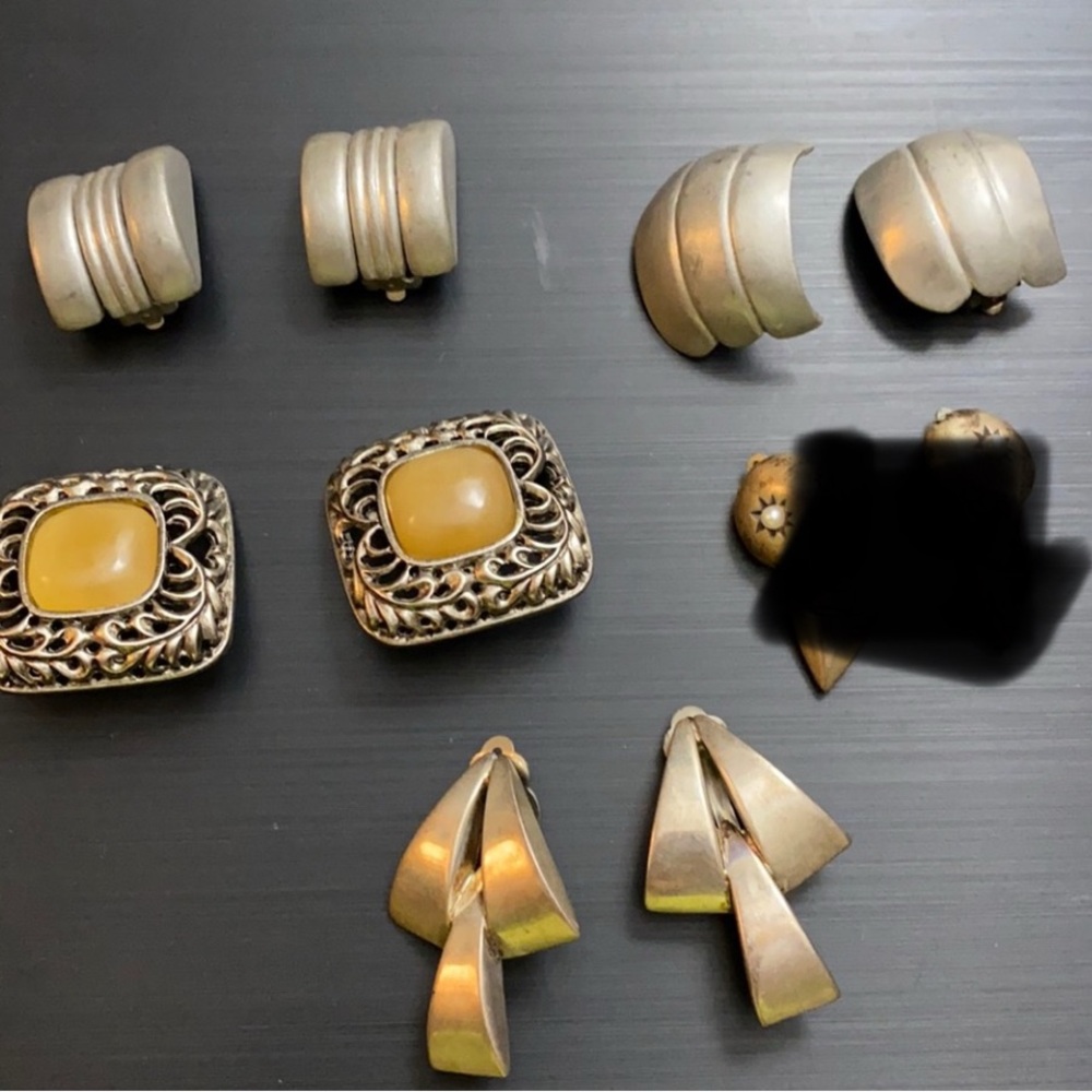 4 pair of vintage clip earrings. Ben Amun, Robin Kahn,  and others.